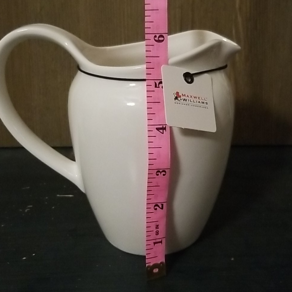 NWT White Maxwell Williams pitcher 750 ml - Picture 5 of 5